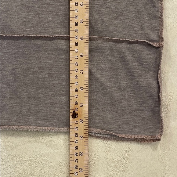 Kaileigh Women’s Gray Cropped Hoodie – Size L | Cozy Bella Swan Style - Picture 4 of 7